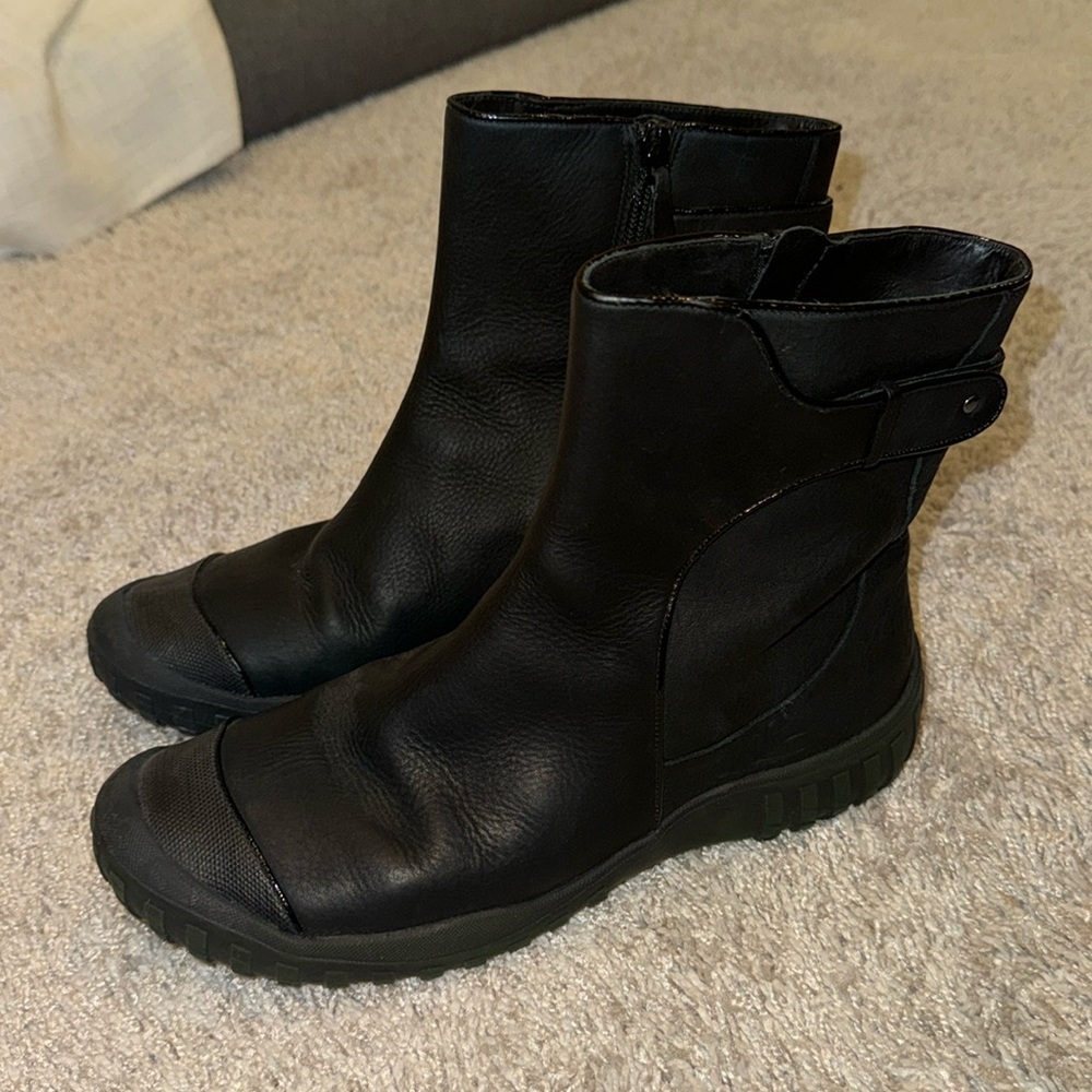 Cole Haan Waterproof Ankle Boots with Nike Air Tech size 9.5